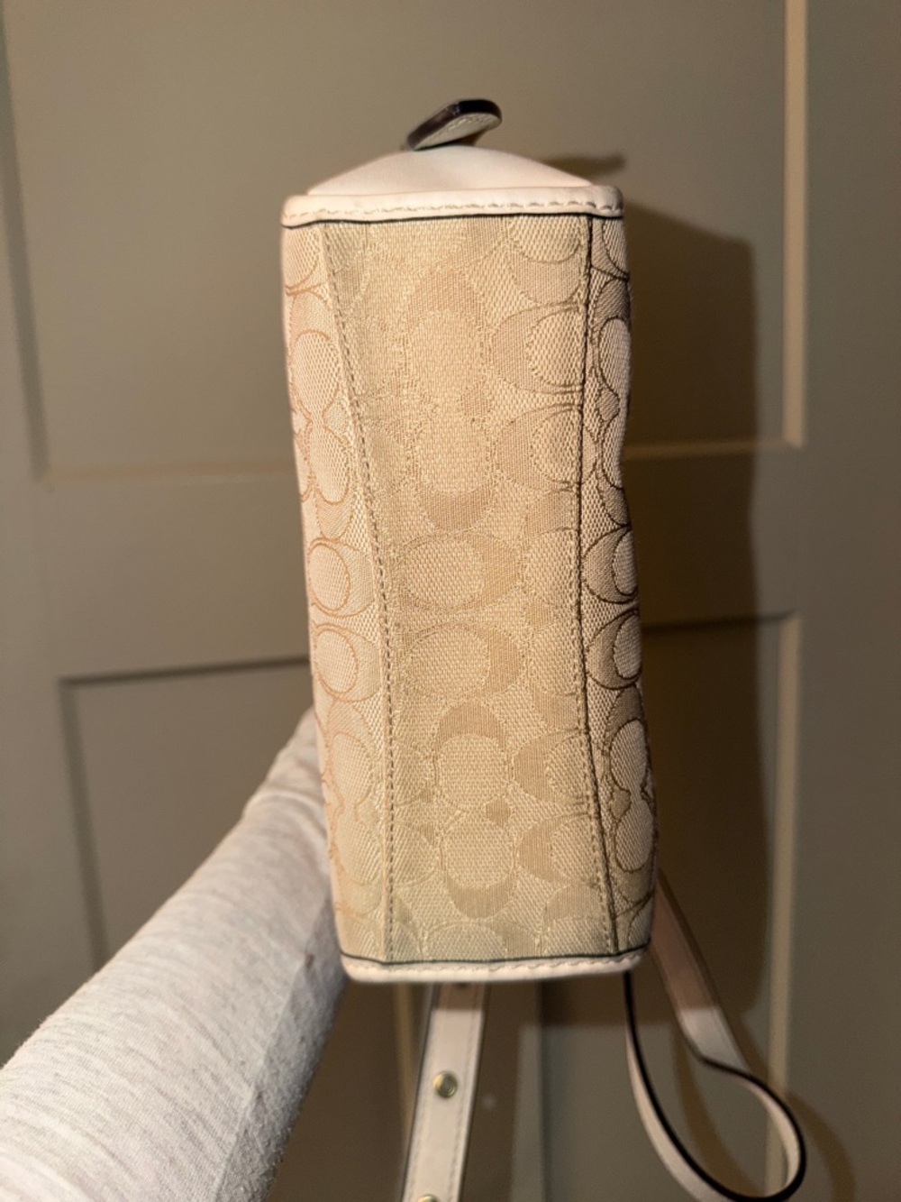 Coach Tan Signature Canvas Shoulder Bag with Cream Trim - Picture 6 of 6